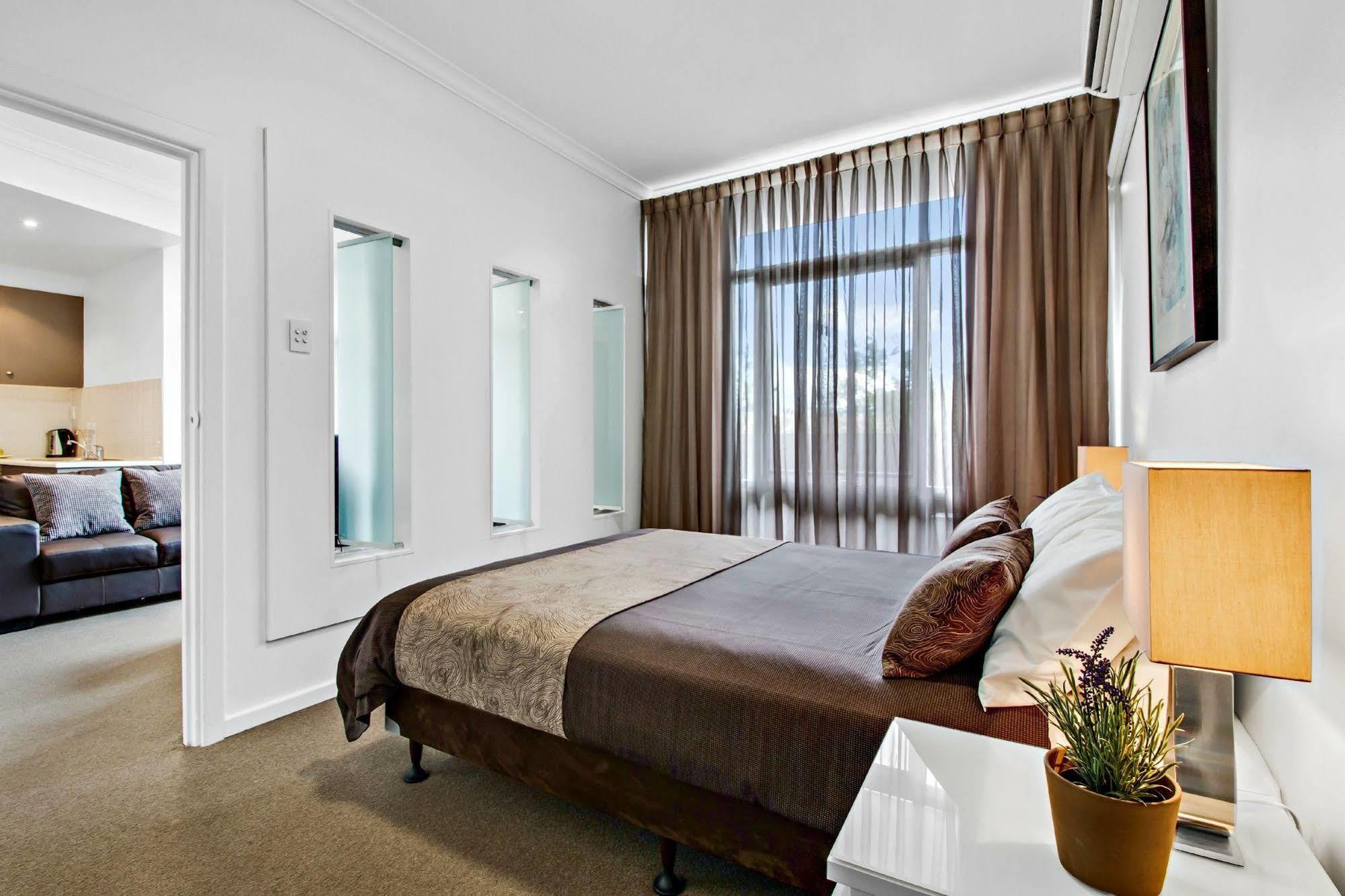 Adelaide Dress Circle Apartments - Ward Street Exterior photo